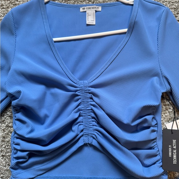 Active Ruched Crop Top - Picture 5 of 7